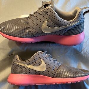 Nike Women's Roshe One Athletic Sneakers in Gray and Pink , 10.5 , $25